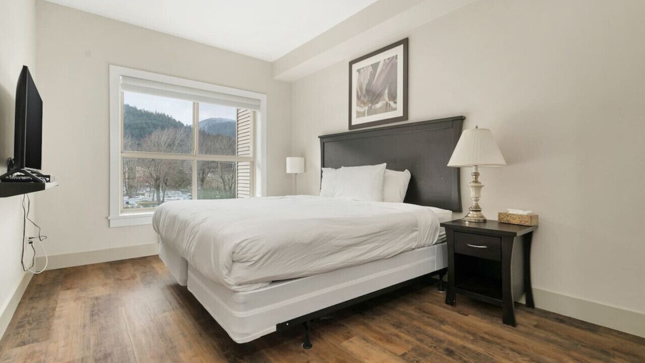 Photo of Bedroom in Harrison Hot Springs