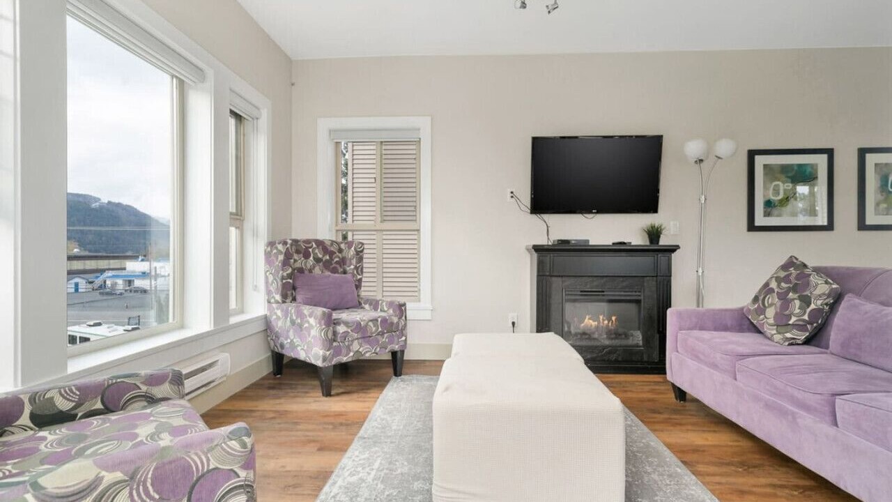 Photo of Livingroom in Harrison Hot Springs