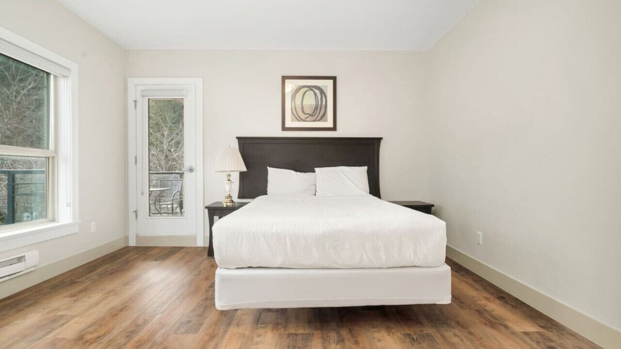Photo of Bedroom in Harrison Hot Springs
