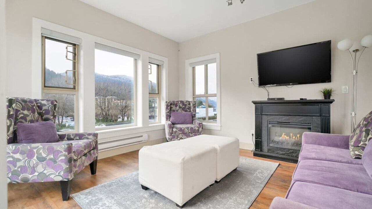 Photo of Livingroom in Harrison Hot Springs