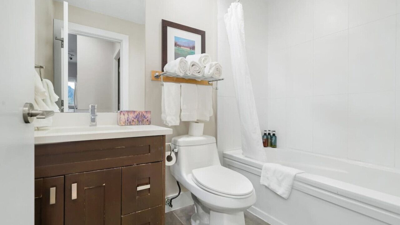 Photo of Bathroom in Harrison Hot Springs