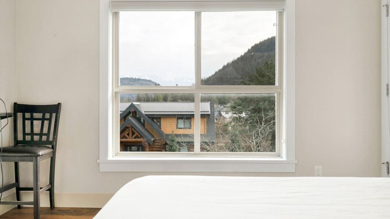 Photo of Bedroom in Harrison Hot Springs