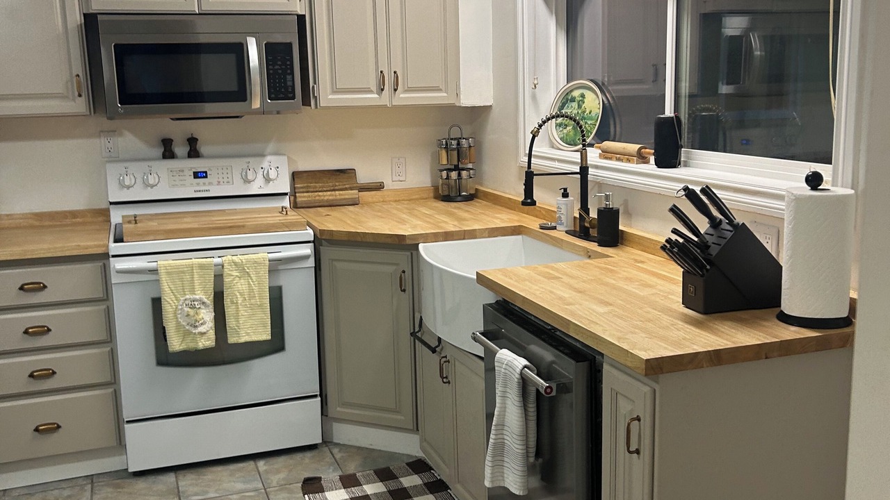 Photo of Kitchen in Okanagan-Similkameen