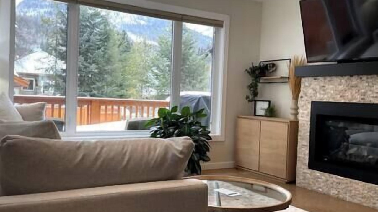 Photo of Livingroom in East Kootenay