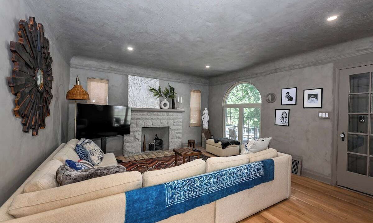 Photo of Livingroom in Cleveland Heights