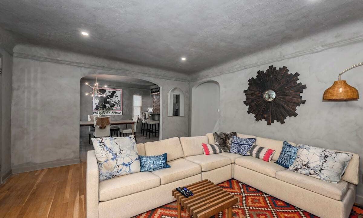 Photo of Livingroom in Cleveland Heights