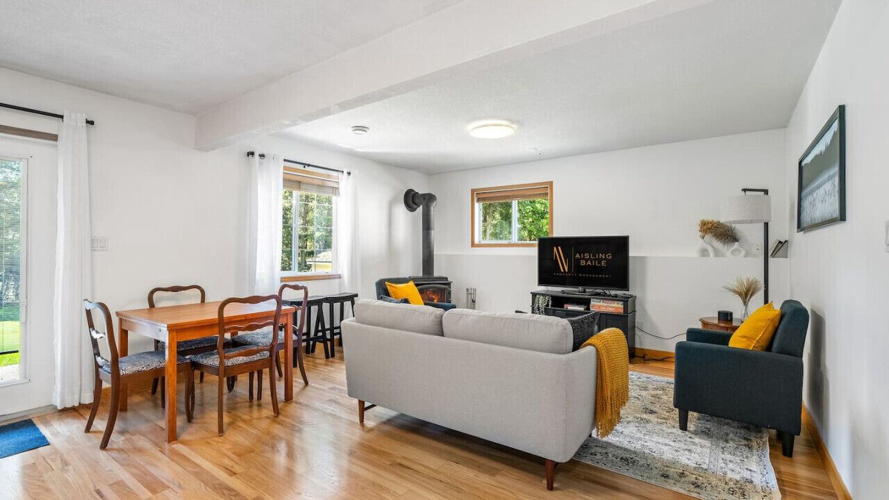 Photo of Livingroom in East Kootenay