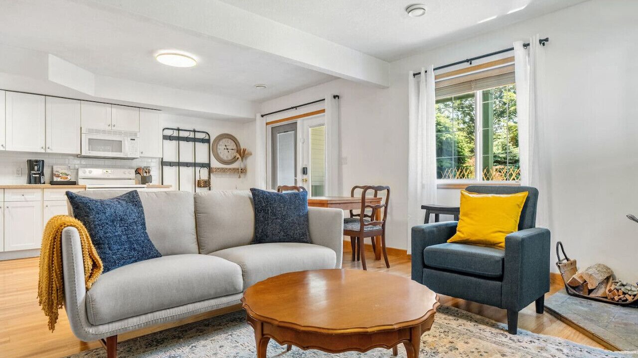 Photo of Livingroom in East Kootenay