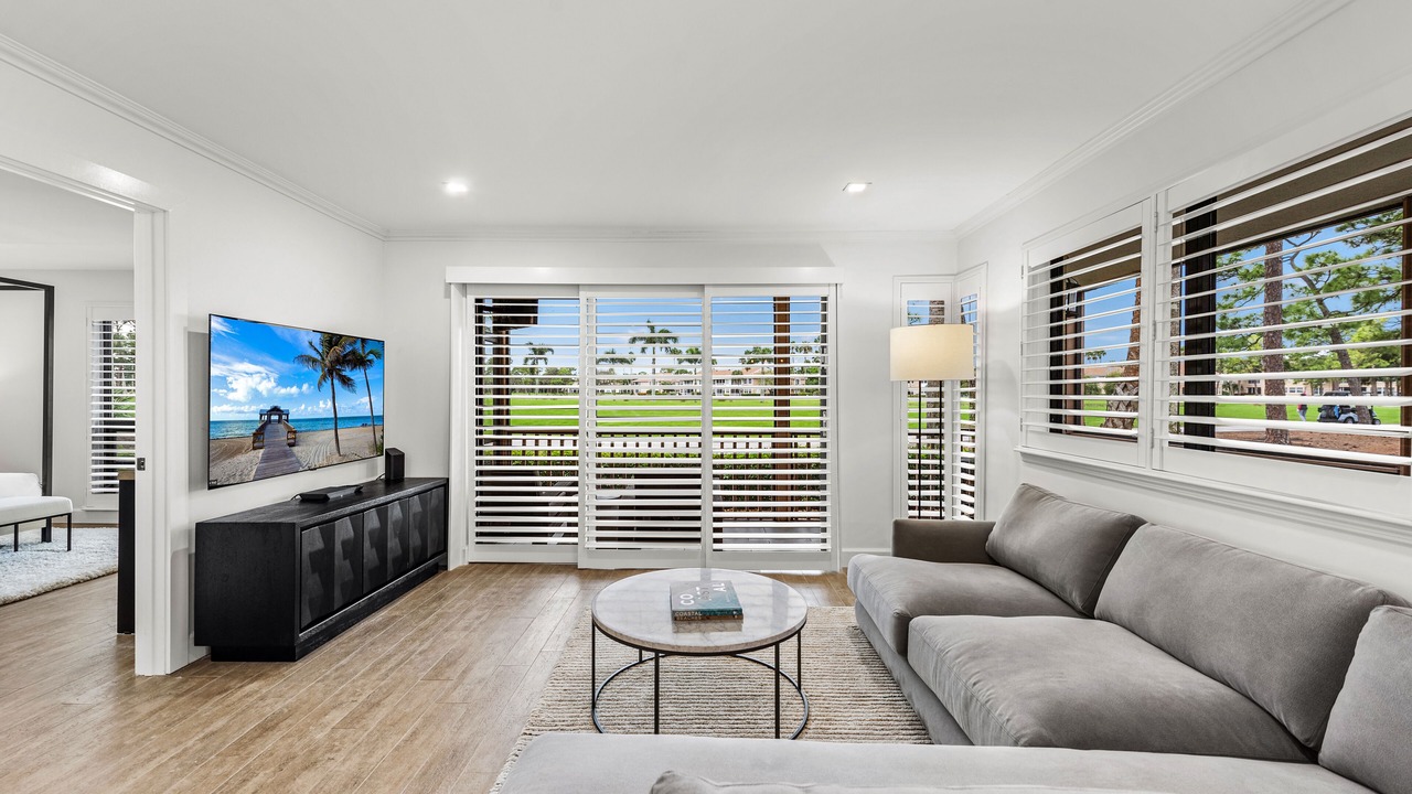 Photo of Livingroom in Hunt Club