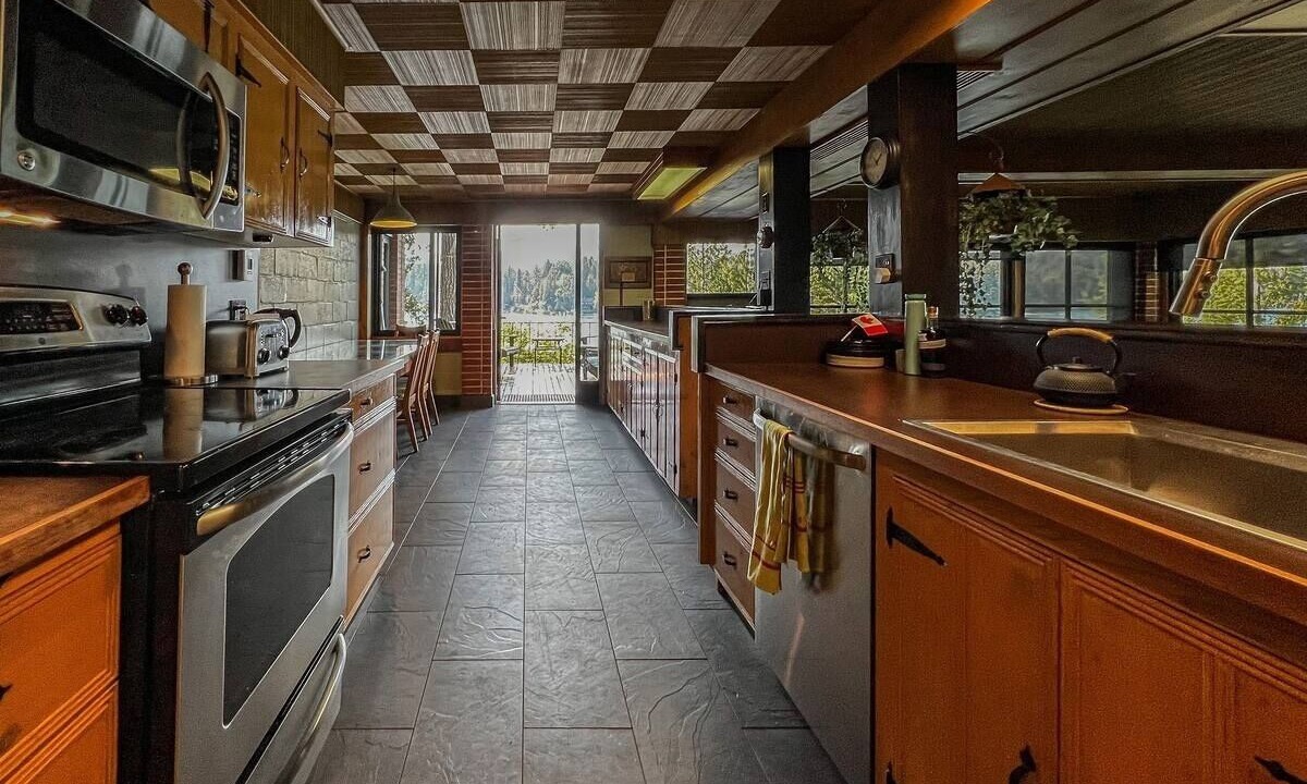 Photo of Kitchen in Shawnigan Lake