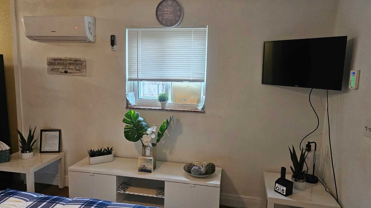 Photo of Bedroom in Miami Gardens