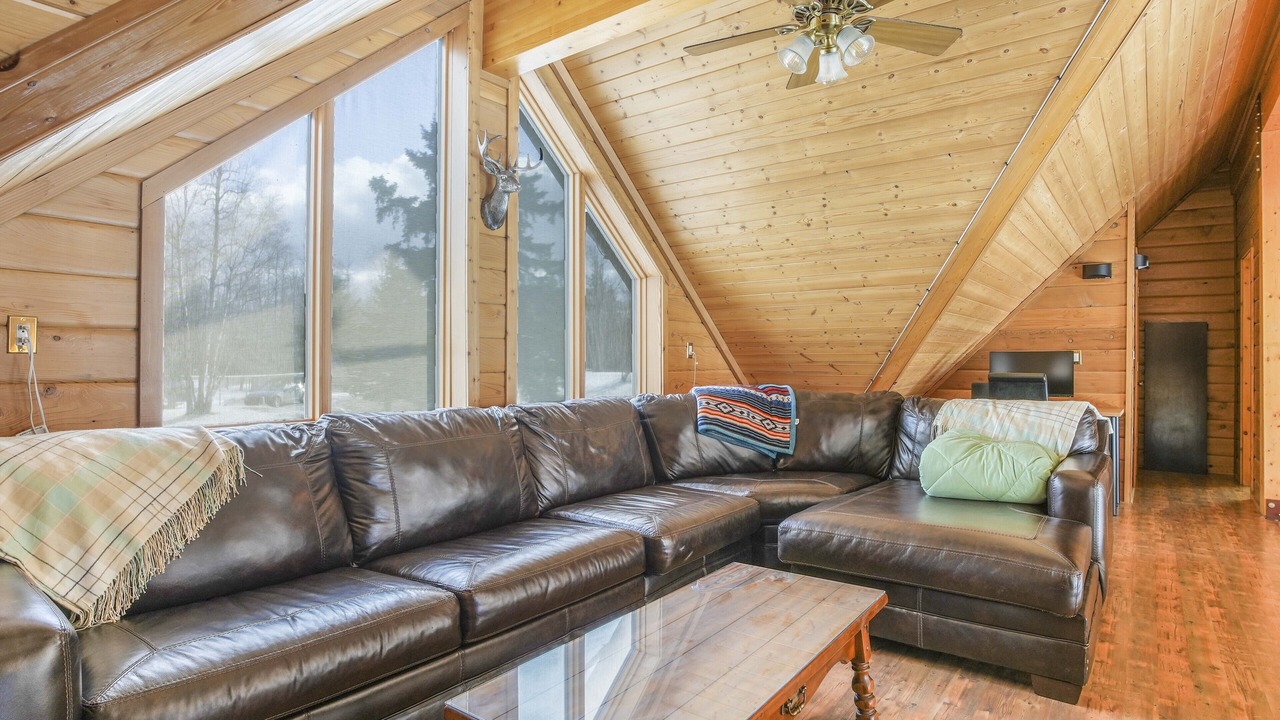 Photo of Livingroom in Central Alberta