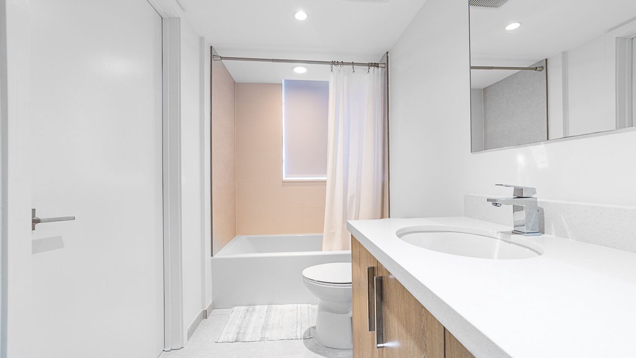 Photo of Bathroom in Bay Harbor Islands