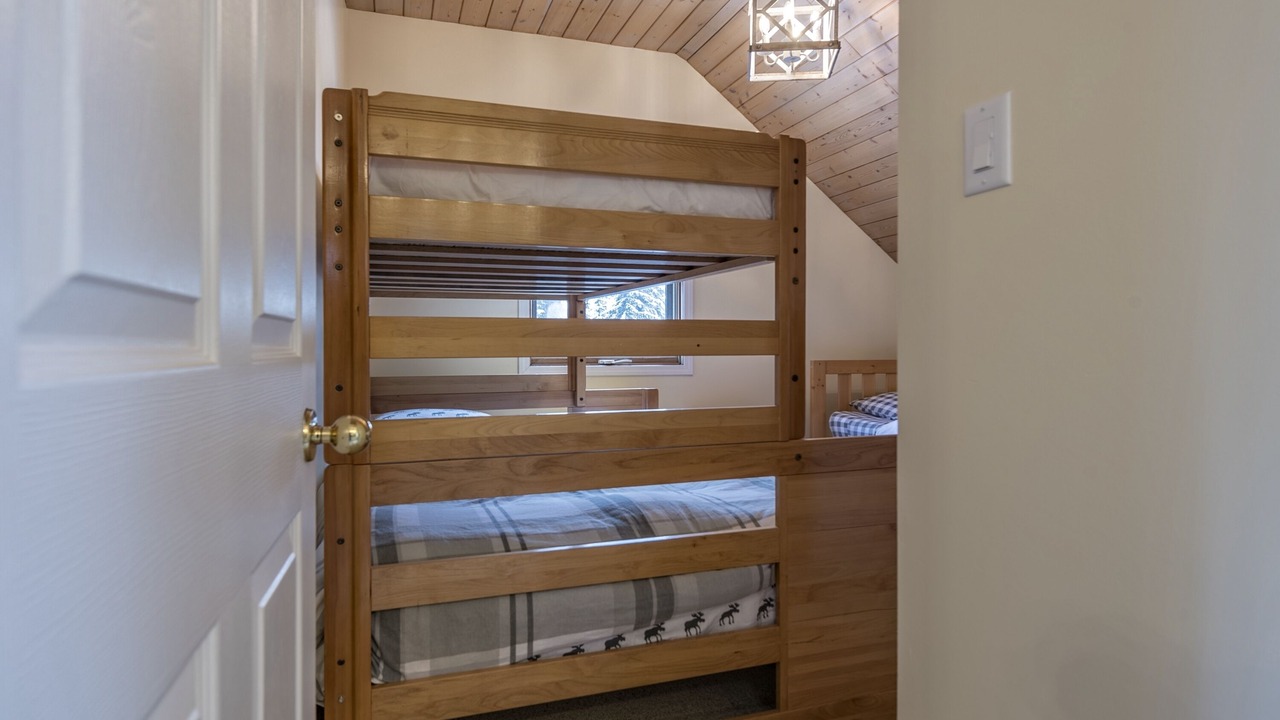 Photo of Bedroom in Silver Star Mountain