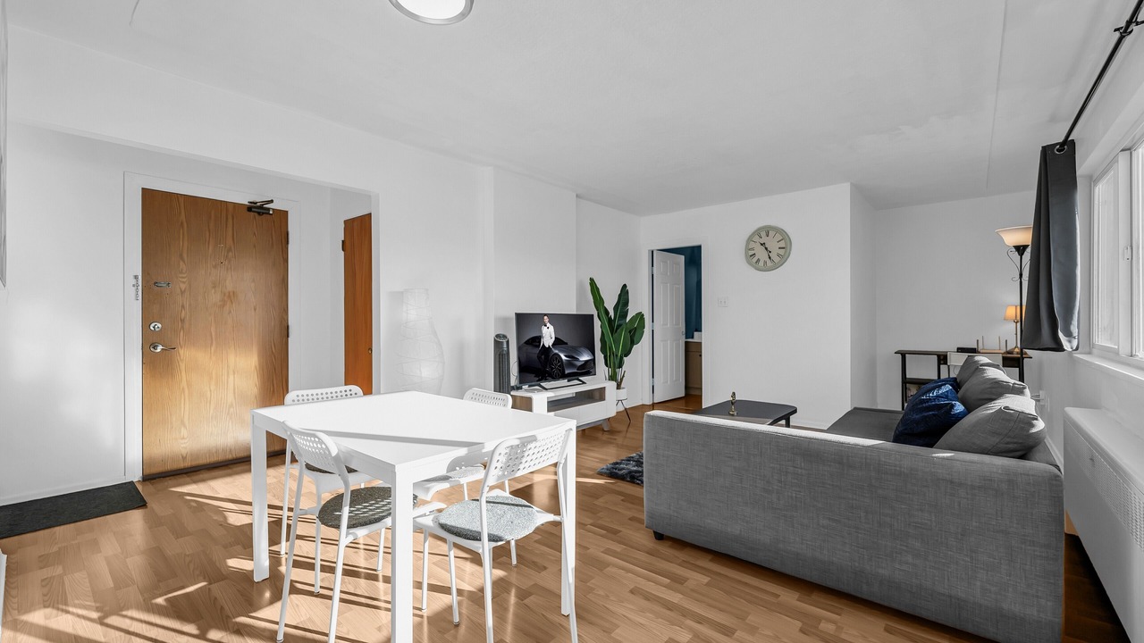 Photo of Livingroom in Marpole