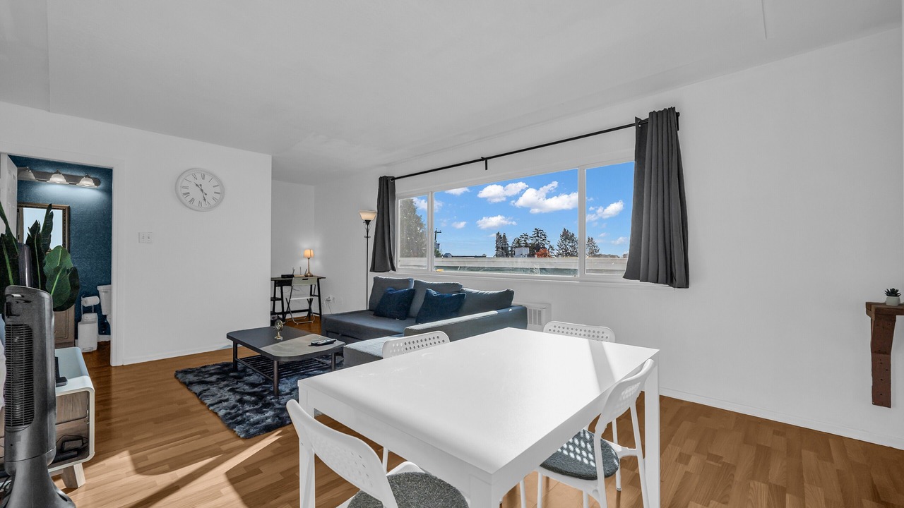Photo of Livingroom in Marpole