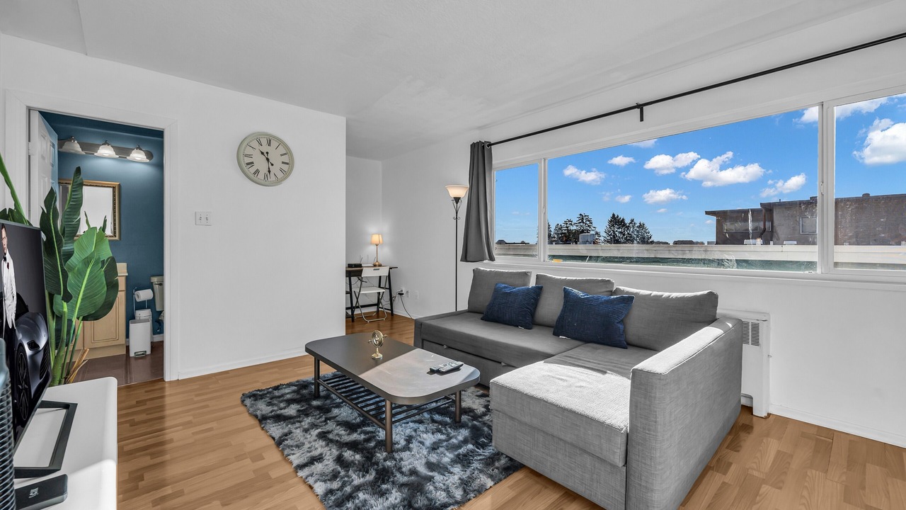Photo of Livingroom in Marpole