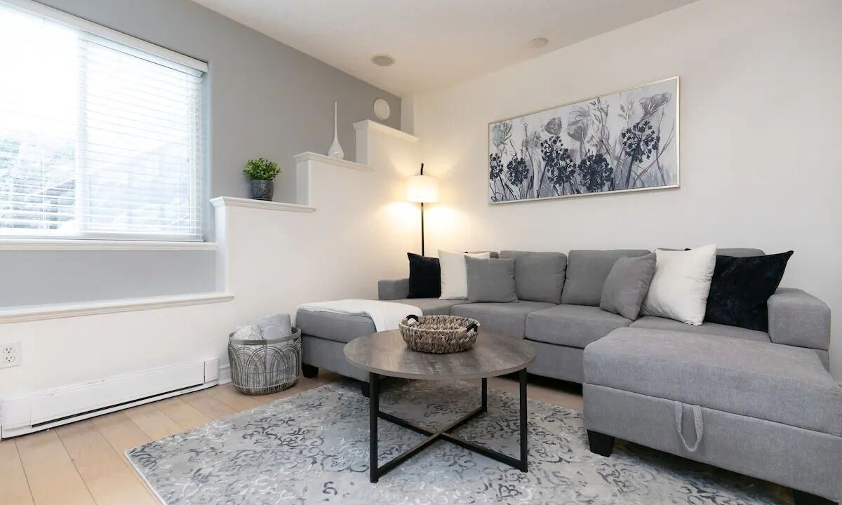 Photo of Livingroom in Colwood
