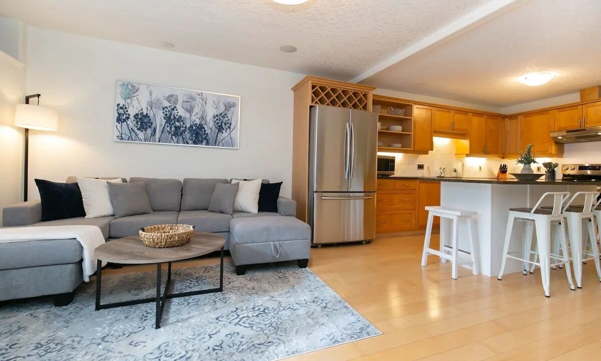 Photo of Livingroom in Colwood