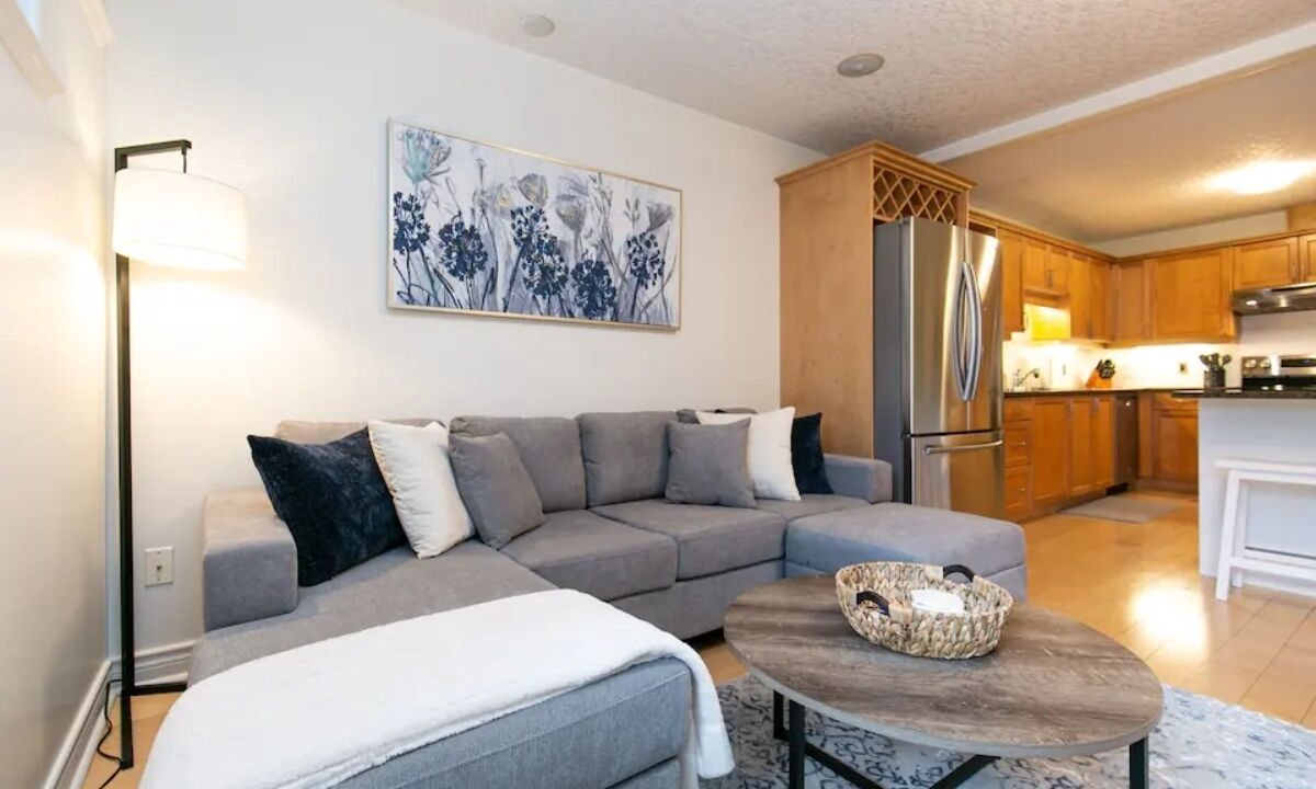 Photo of Livingroom in Colwood
