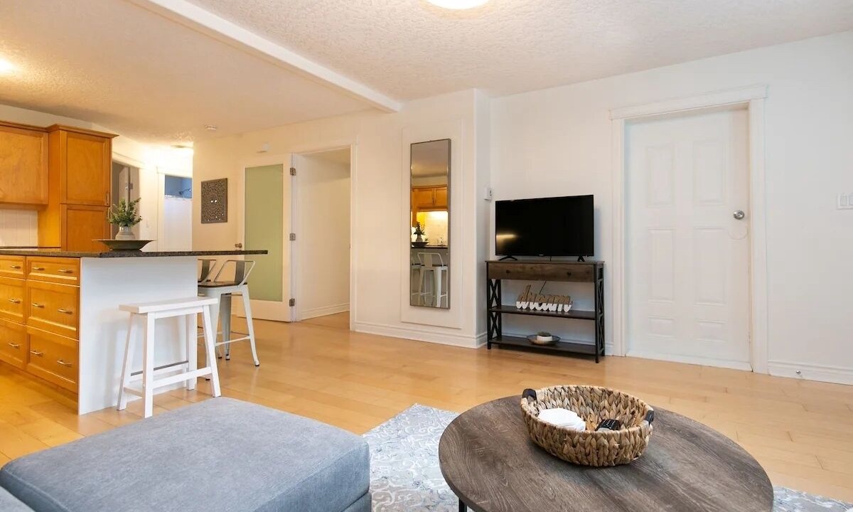 Photo of Livingroom in Colwood
