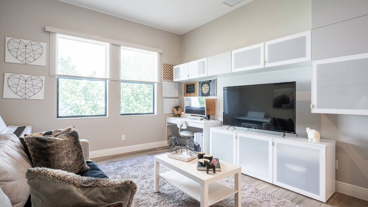 Photo of Livingroom in Parkland