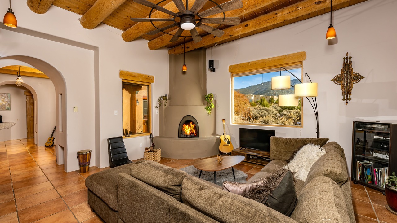 Photo of Livingroom in Taos