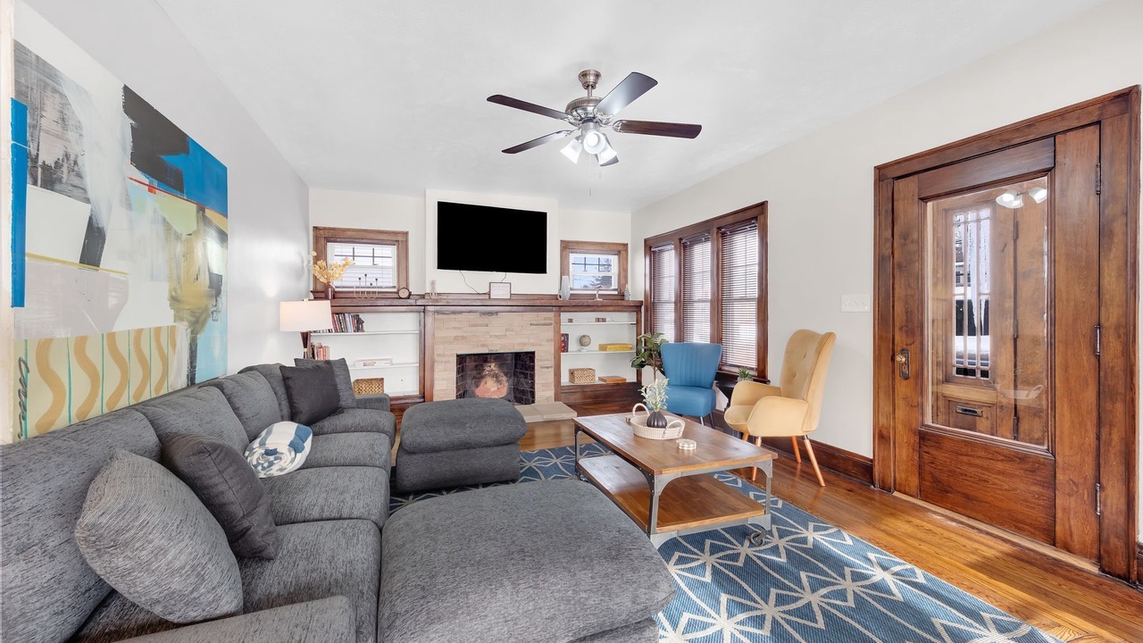 Photo of Livingroom in East Cleveland