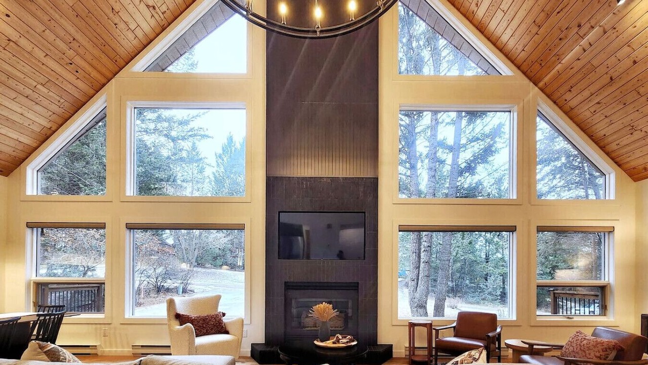 Photo of Livingroom in East Kootenay