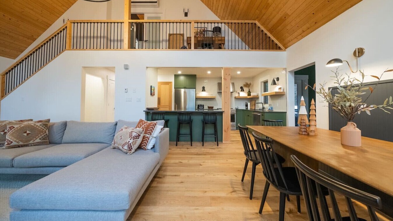 Photo of Livingroom in East Kootenay