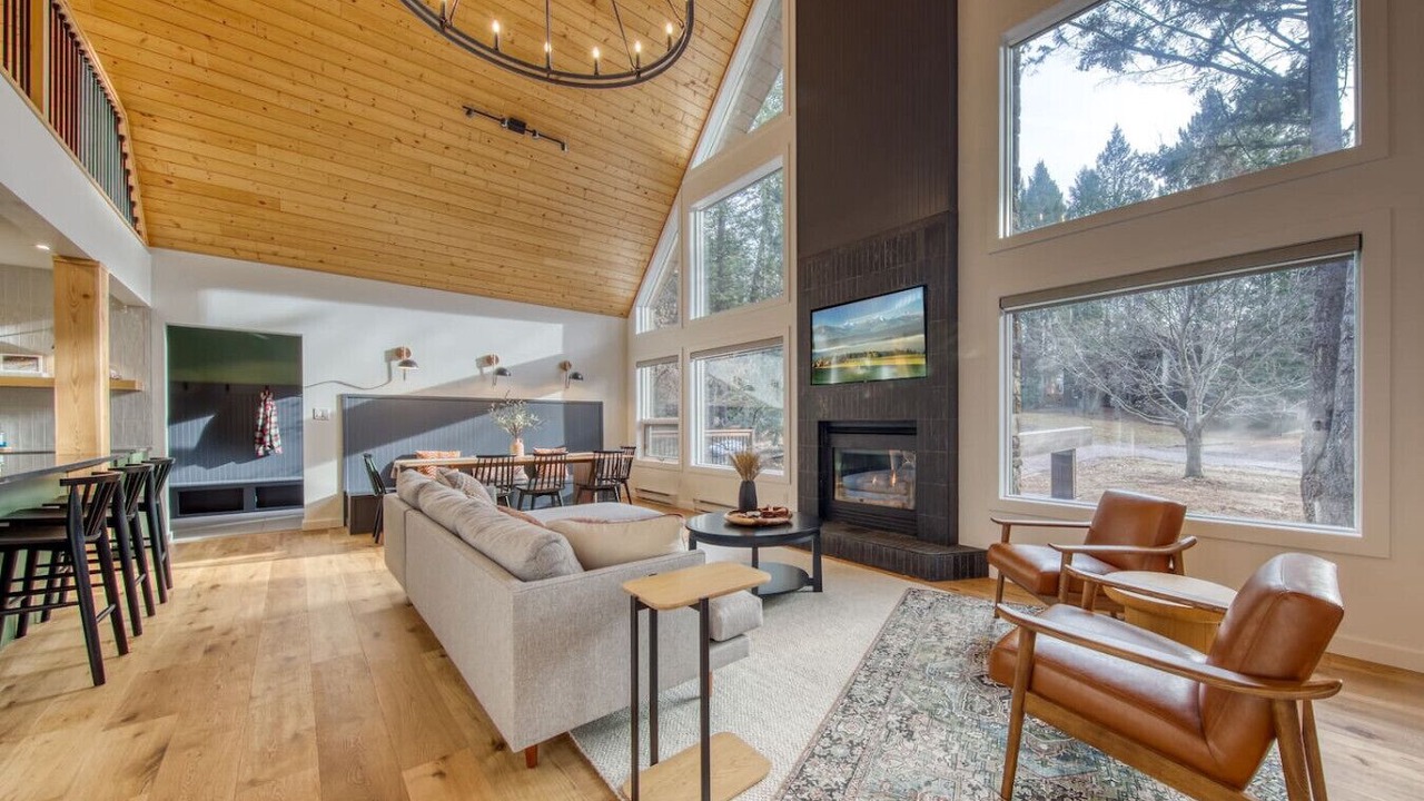 Photo of Livingroom in East Kootenay