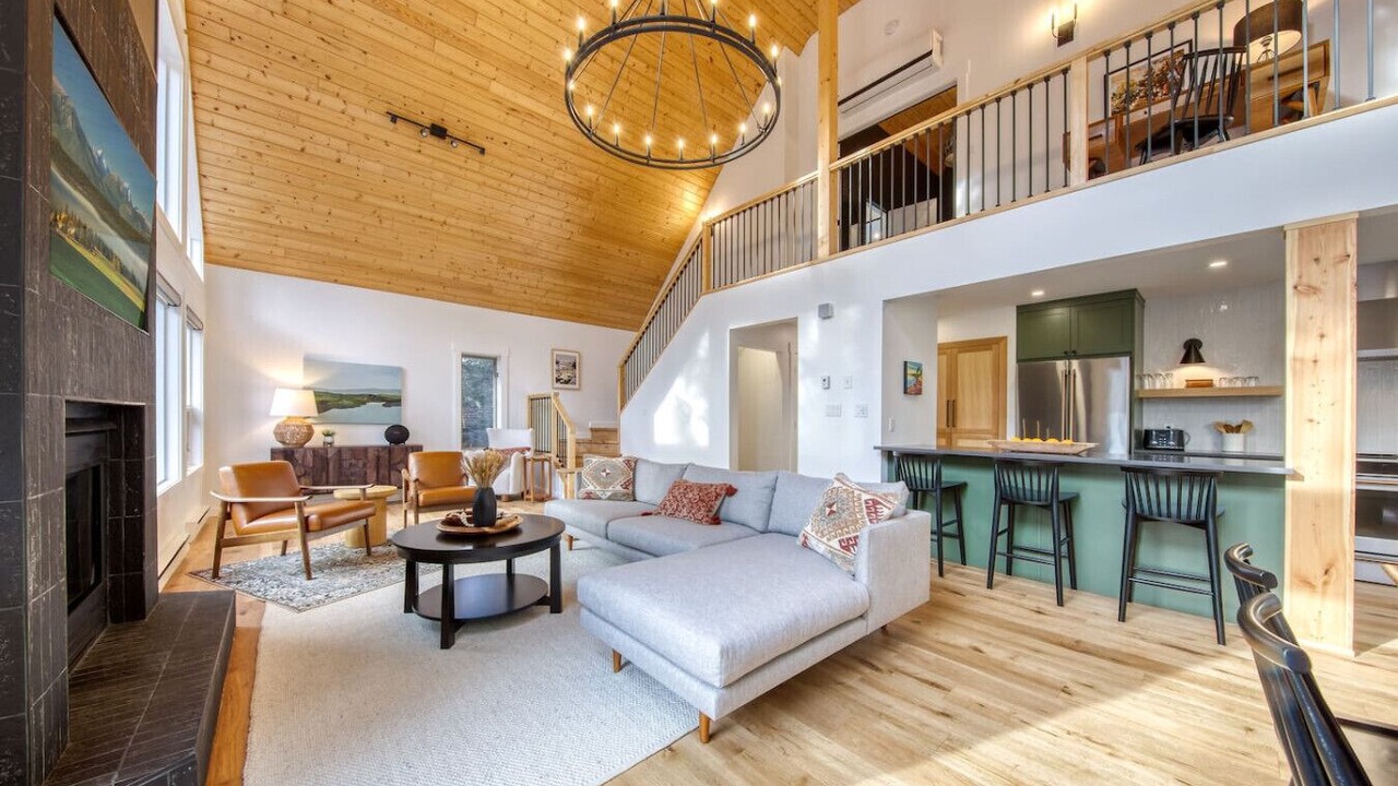 Photo of Livingroom in East Kootenay