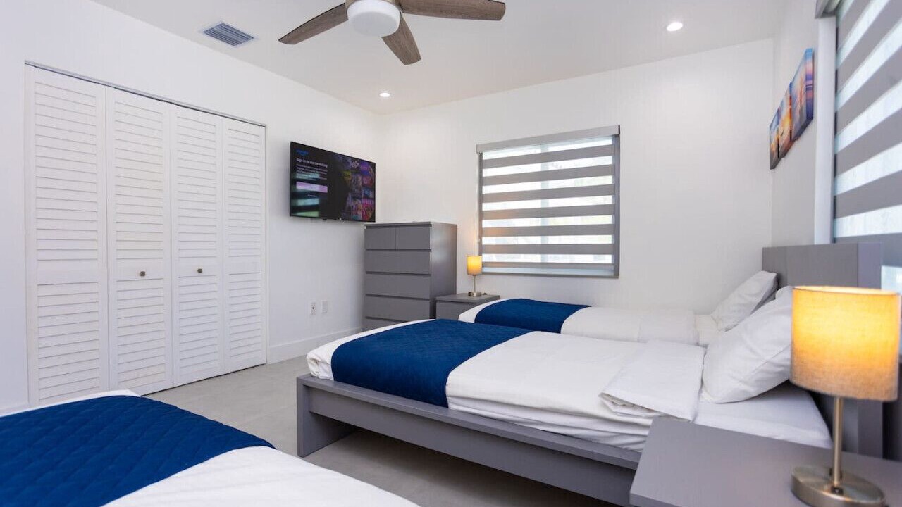 Photo of Bedroom in Hollywood Lakes