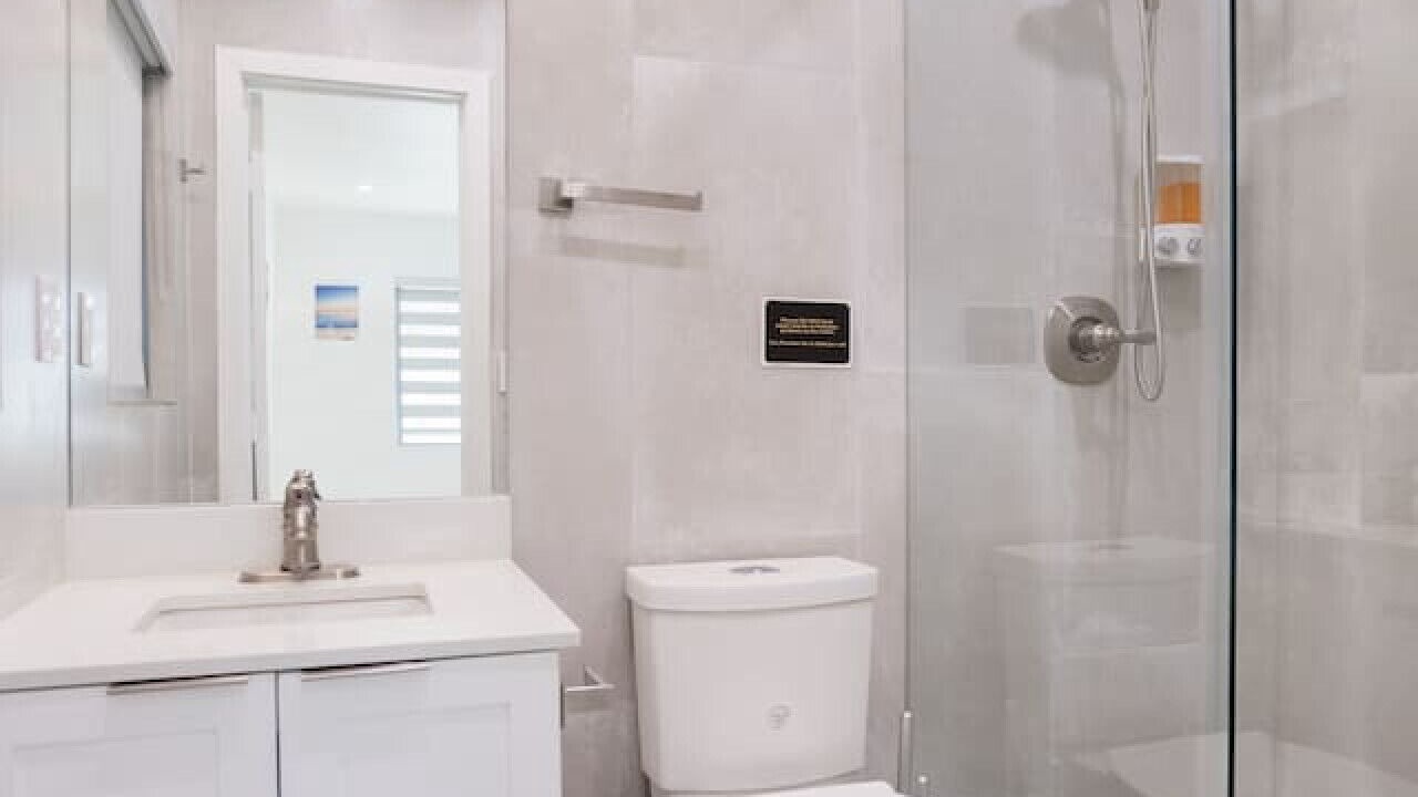 Photo of Bathroom in Hollywood Lakes