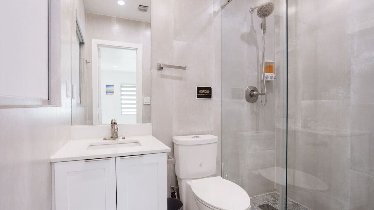 Photo of Bathroom in Hollywood Lakes