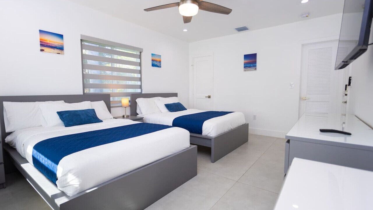 Photo of Bedroom in Hollywood Lakes
