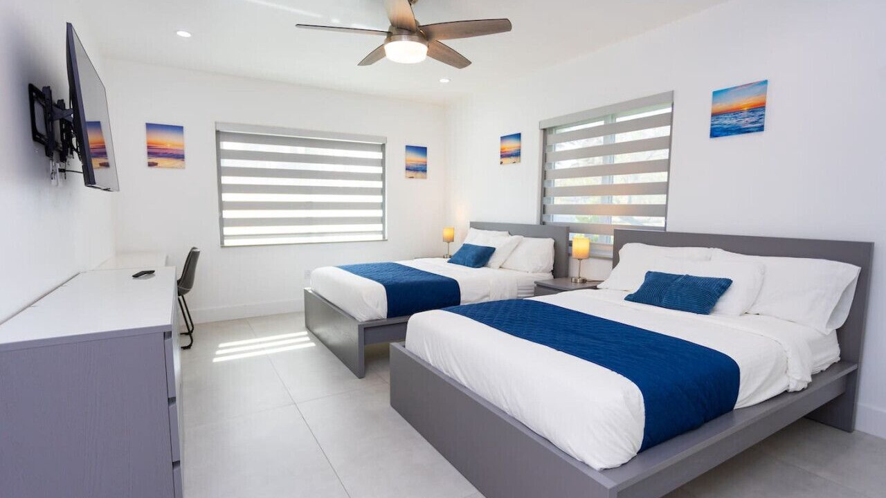 Photo of Bedroom in Hollywood Lakes