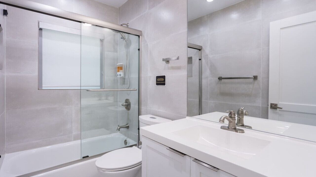 Photo of Bathroom in Hollywood Lakes