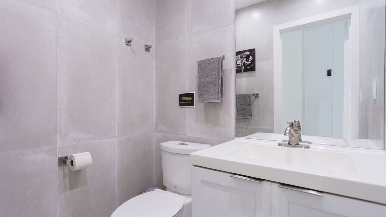 Photo of Bathroom in Hollywood Lakes