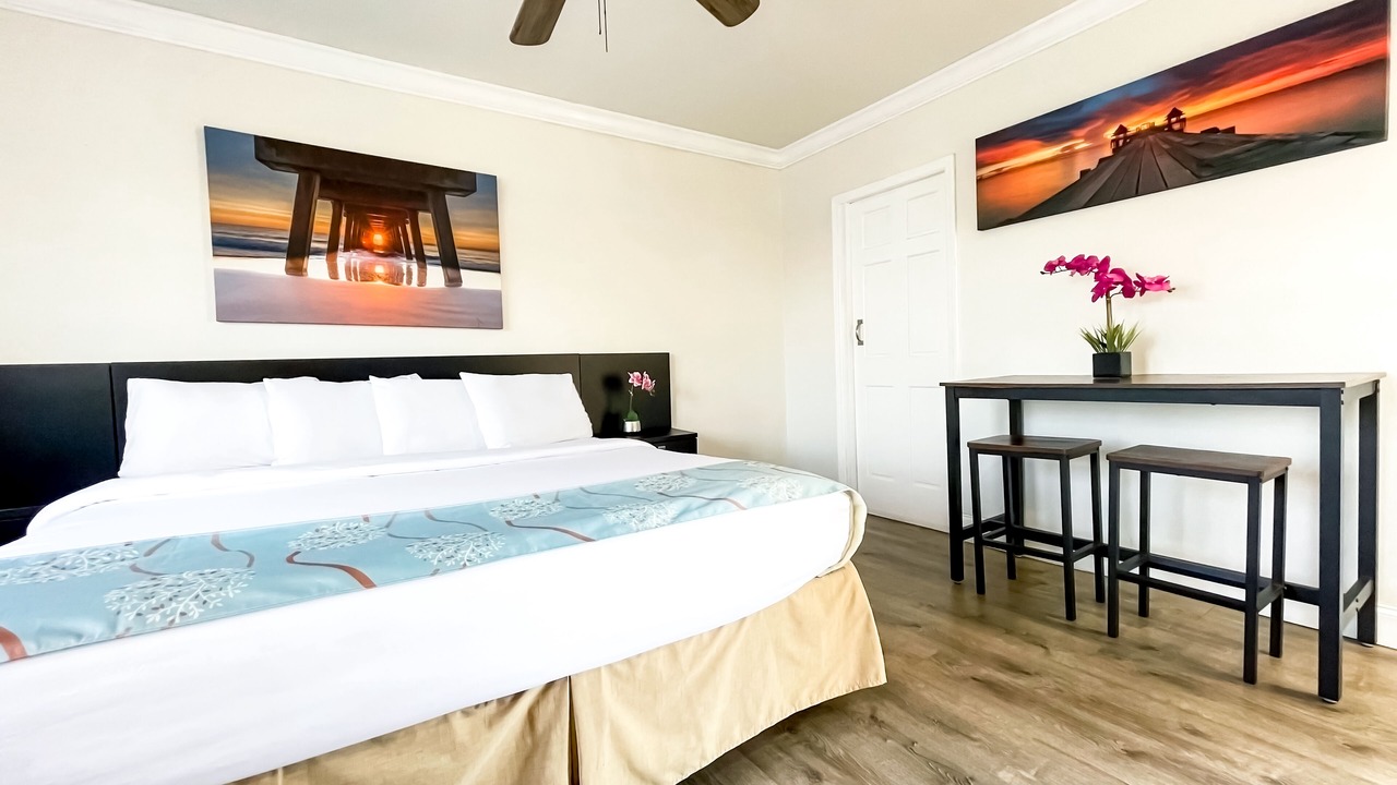 Photo of Bedroom in Hollywood Lakes