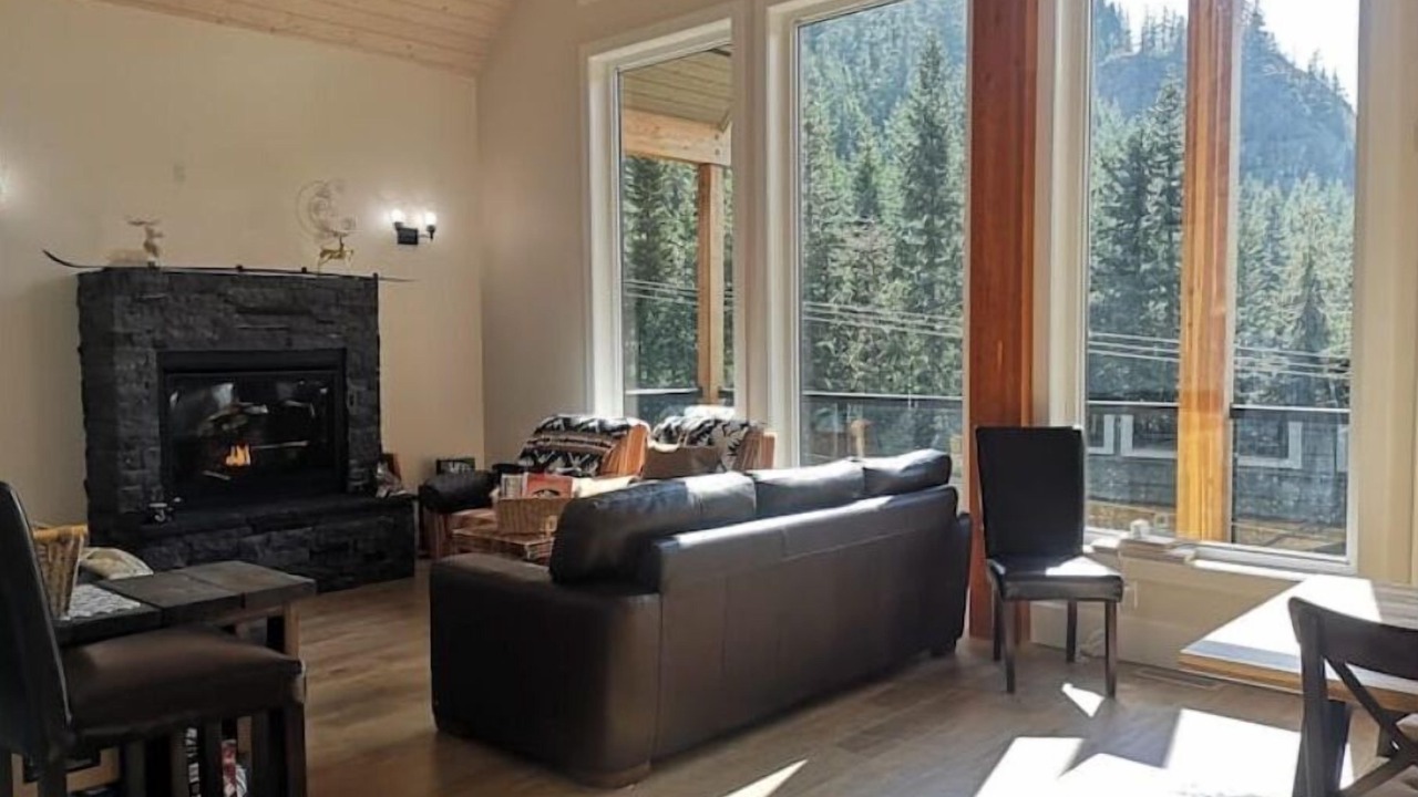 Photo of Livingroom in Hemlock Valley