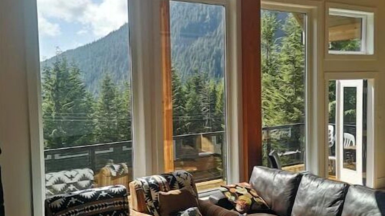 Photo of Livingroom in Hemlock Valley