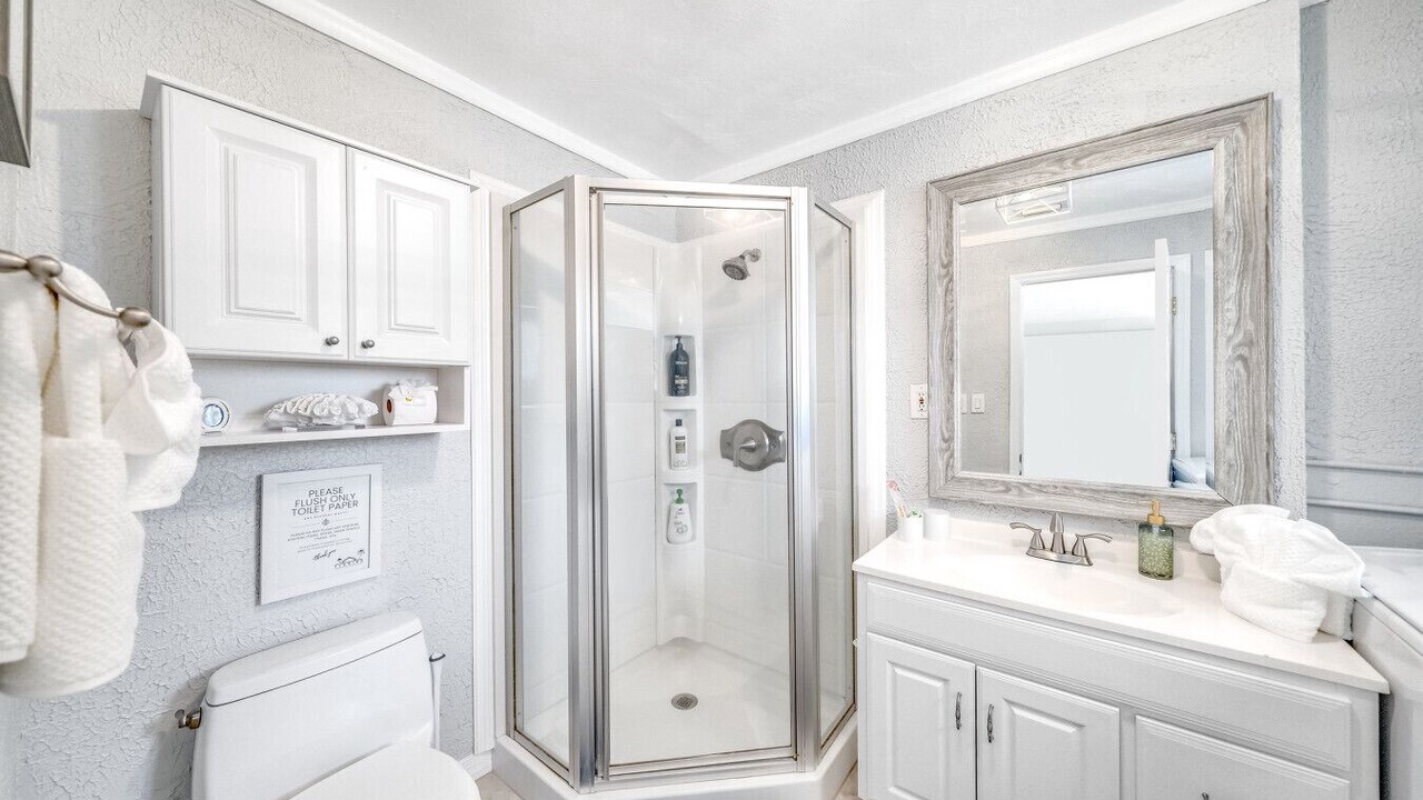 Photo of Bathroom in Garden Isles