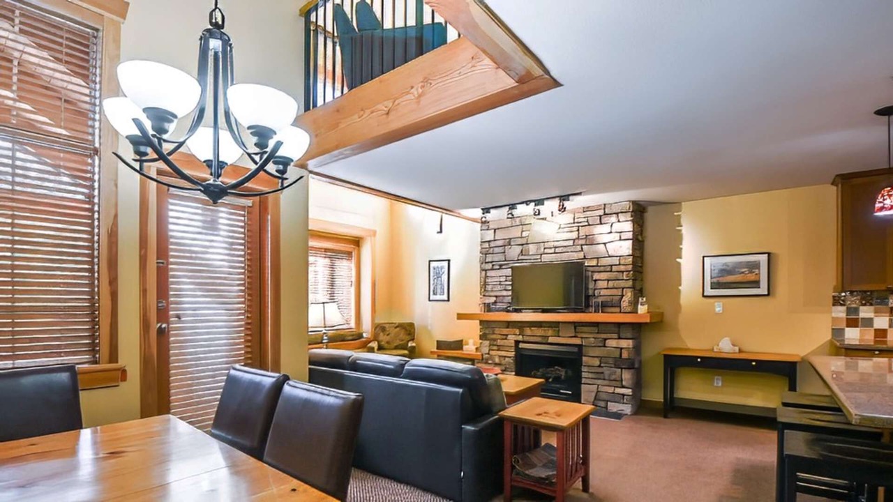 Photo of Livingroom in East Kootenay