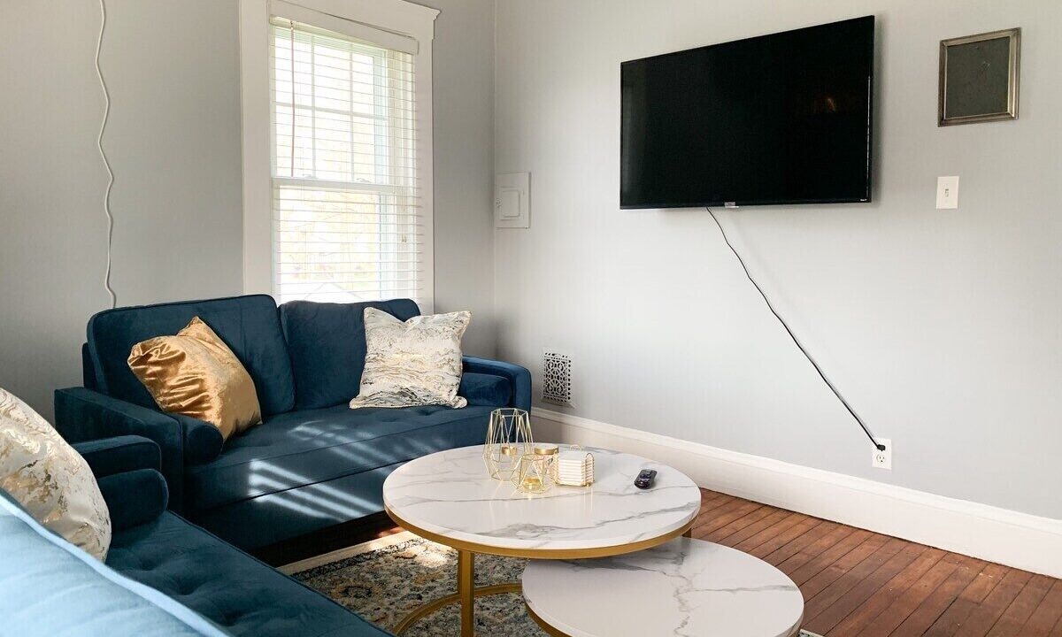 Photo of Livingroom in Kamm's Corners