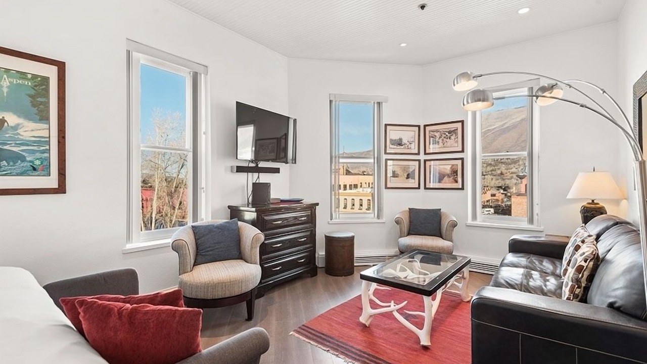 Photo of Livingroom in Downtown