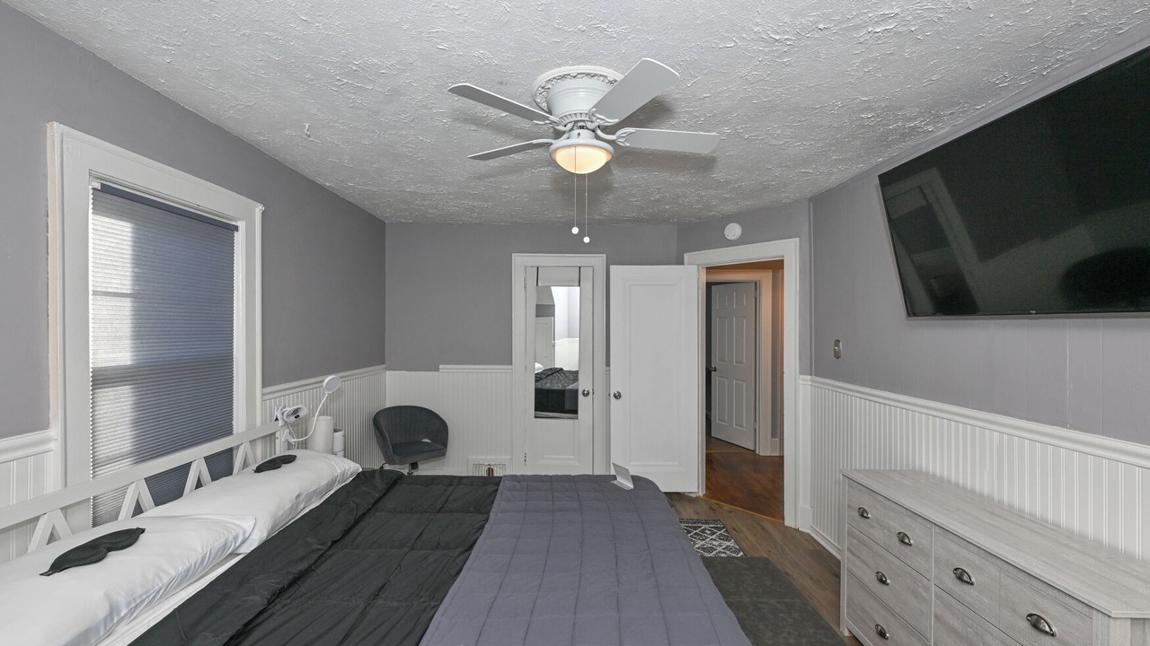 Photo of Bedroom in Akron
