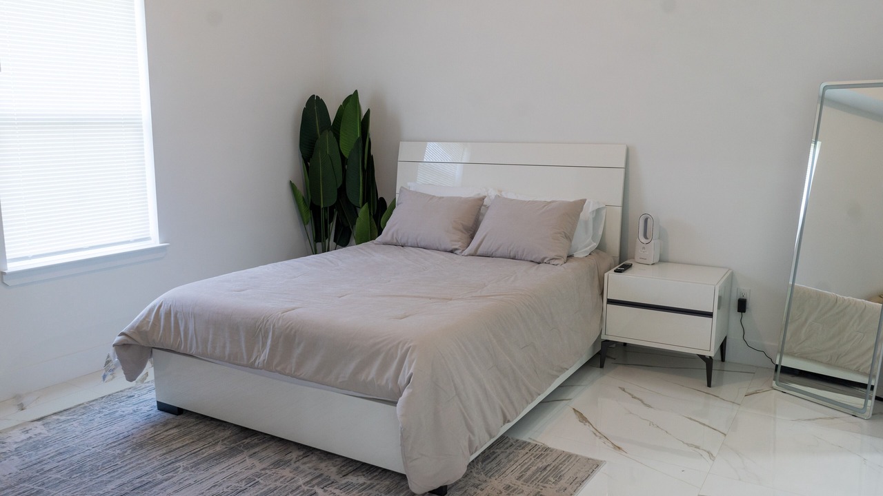 Photo of Bedroom in Old Northwood Historic District