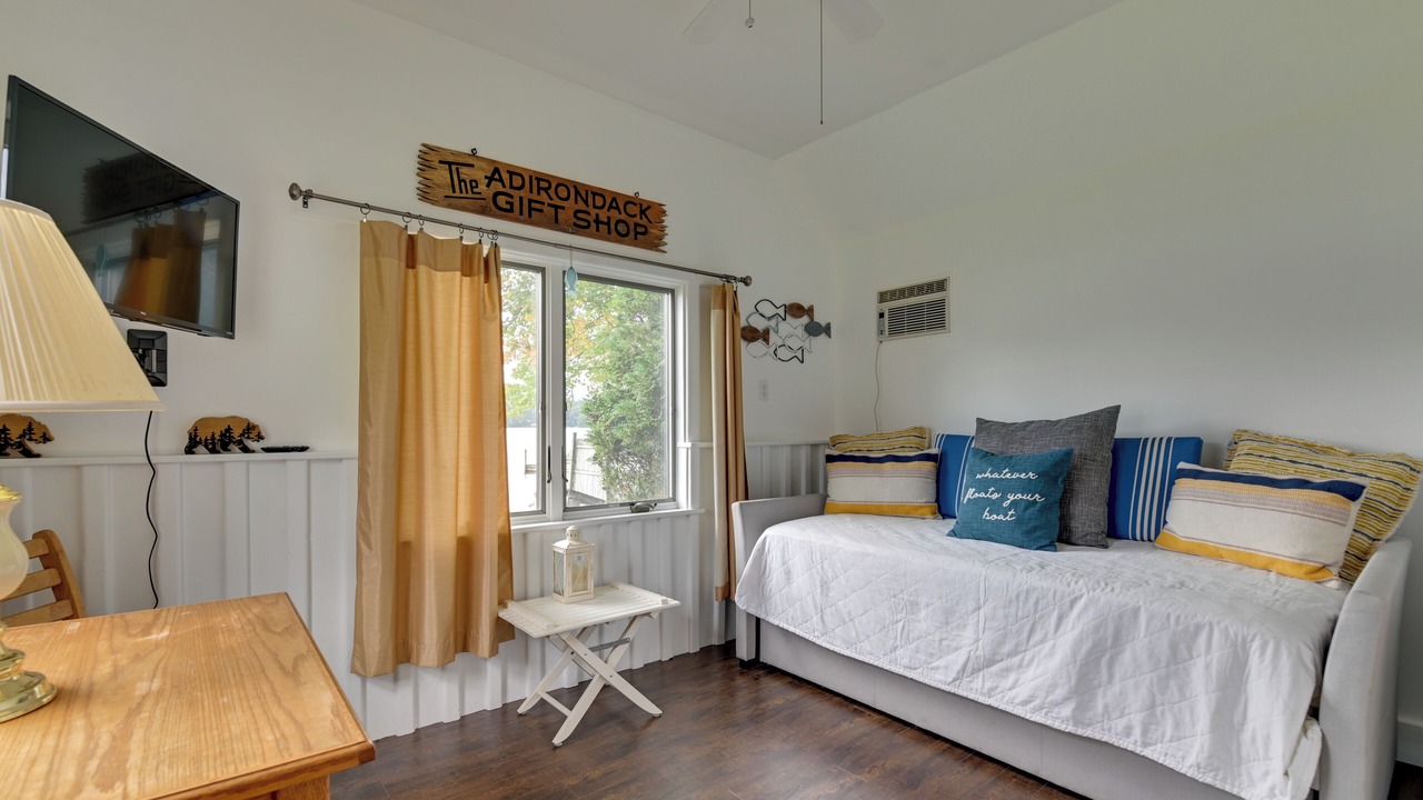 Photo of Livingroom in Bolton Landing