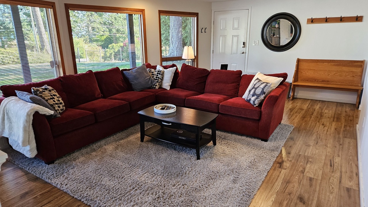 Photo of Livingroom in Courtenay